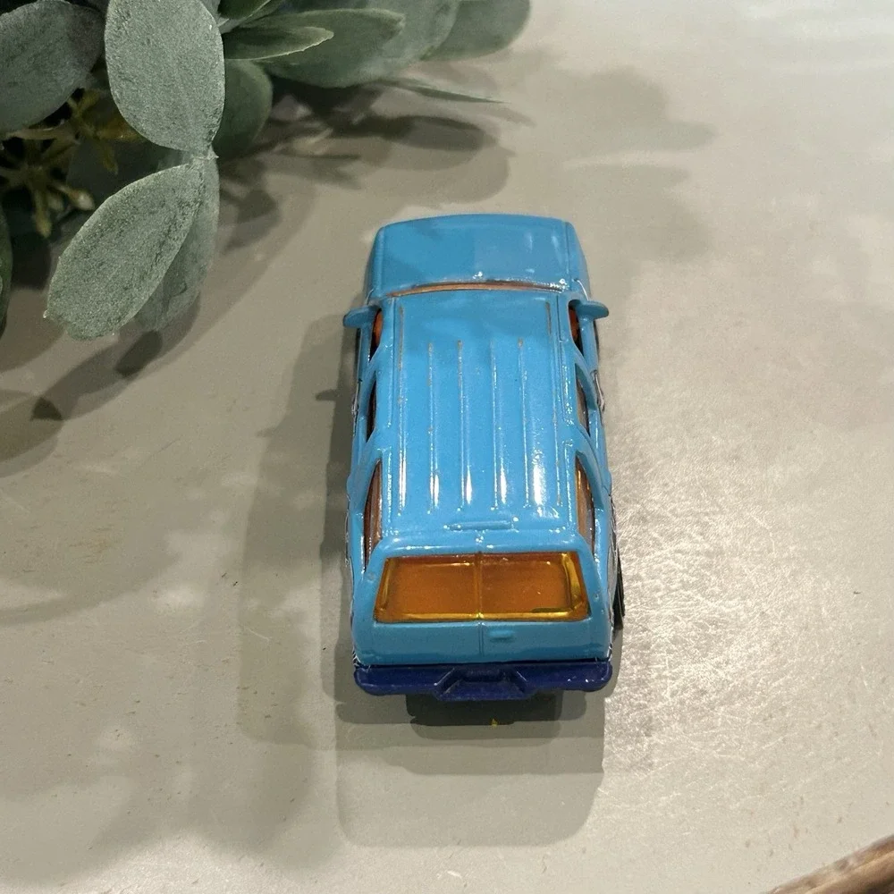 1997 Matchbox '97 Chevy Tahoe Bugs Bunny Die-Cast Toy Car Looney‎ Tune